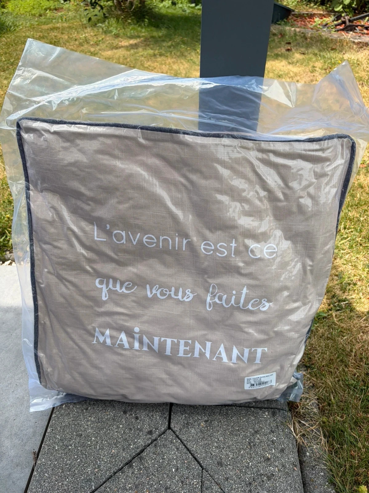 Coussin déco neuf avec citation